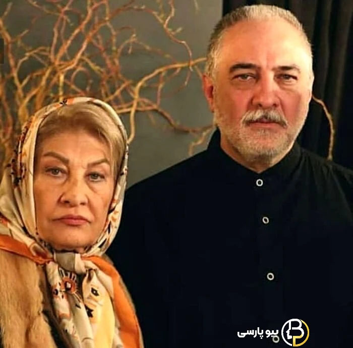 ایرج نوذری در کنار مادرش