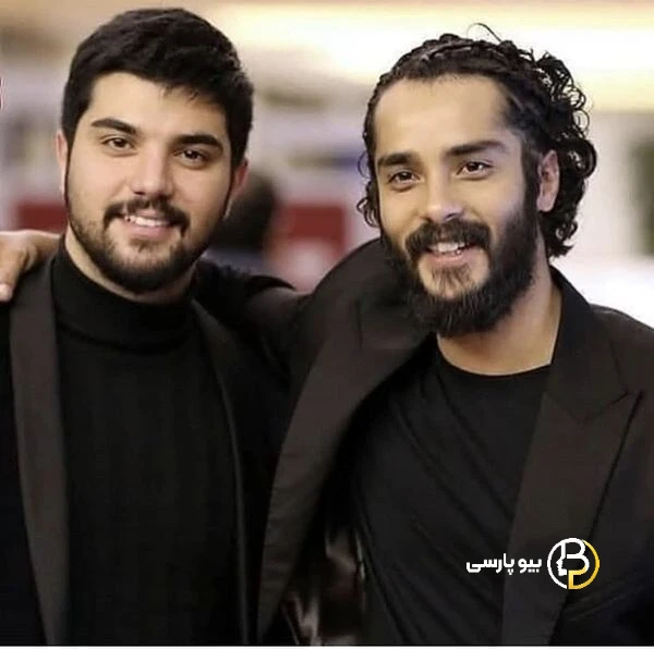 سینا مهراد در کنار برادر